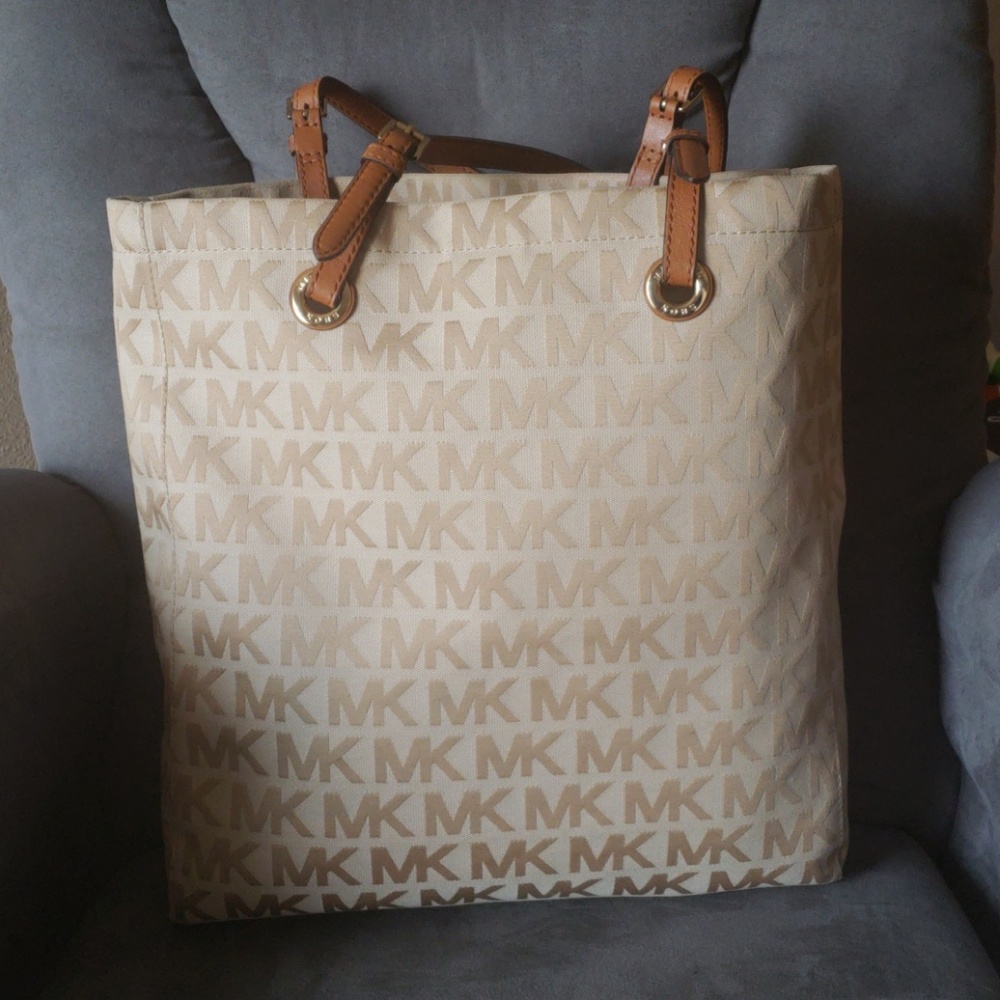SOLD Large cream Michael Kors bag